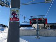Snowpark rules as lift tower signs