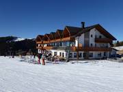 Hotel Icaro directly on the slope