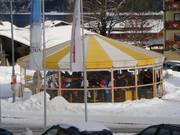 The umbrella bar at the valley station also offers some snacks.