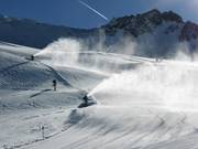 Snowmaking at the Mölltal Glacier