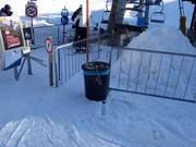 Waste bin at the lift