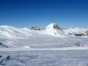 Cross-country skiing on the Plaine-Morte Glacier