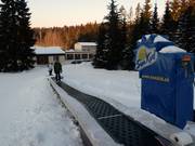 A conveyor belt serves the area for children.