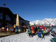 Après-ski at the Giggijoch before the descent into the valley