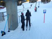 Assistance when getting on the drag lift