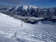 Powder tracks in the upper area of the ski resort