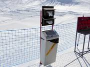 Free handkerchiefs and rubbish bins are provided in the ski resort