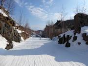 The easy slope Nansen Bas leads down to the village in the valley.