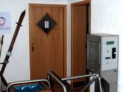 A bit annoying, but it ensures cleanliness: turnstile at the toilets in the Pferdestall