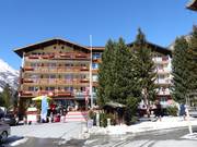 Hotel Primavera directly at the valley station