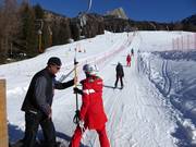 Assistance when getting on the platter lift