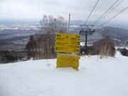 Slope signposting in the ski resort of Sahoro