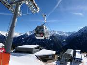 Finkenberger Almbahn 2 - 8pers. Gondola lift (monocable circulating ropeway)
