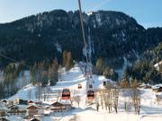 Hahnenkammbahn - 6pers. Gondola lift with seat heating (monocable circulating ropeway)