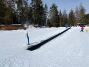 Conveyor belt with practice slope