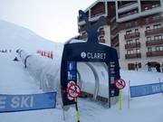 Claret - People mover with cover