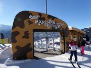 Covered conveyor belt Berta's Märchenexpress