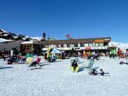 Après-ski in a deckchair in Sestrière