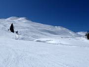 View of the Klingenstock with Franz Heinzer piste