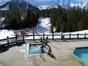 In Fernie, you can end your ski day relaxing in the hot tub.