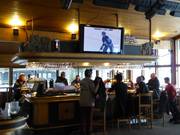 Cozy Le Quatre-Foyers Bar