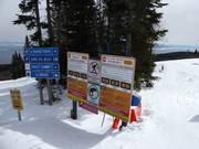Slope signposting in the ski resort of Le Massif de Charlevoix