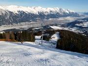 View from Pfriemesköpfl over the ski area and Innsbruck