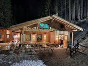 Popular for night skiing is the W1 Ski Lounge.