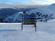 Slope signage in the Marmot Basin ski area