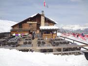 On the slope of Mont Bisanne, just above Les Saisies, you'll find this cozy place to stop for a break: Les Halles de Bisanne
