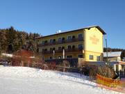 Sonnenhof Hechtl directly at the parking lot by the valley station in Mönichkirchen