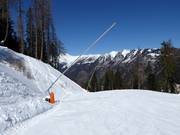 Snowmaking system on the valley run to Mauterndorf
