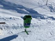 Rubbish bin in the ski resort of Jakobshorn