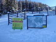 Signage and piste map at the mountain station of the Grebenzenbahn