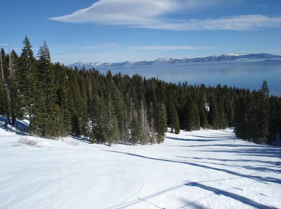 Slope with a view of the lake in Homewood Mountain Resort