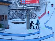 At the drag lift, the bar is handed to you.