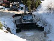 Snow groomers from Mechi Chal