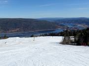 Kryllingen slope with a view of Lake Krøderen