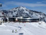 Restaurant complex at the Eisgrat mountain station 2900 m