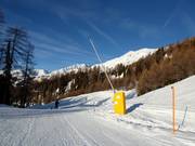 Snowmaking with lances on the valley run to Ftan