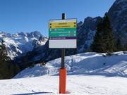 Slope signage in the Dachstein West ski region