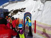Children's access at the lift