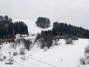 Runs on the Nová Hola side