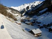 Few accommodations at the valley station