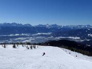 Panoramaabfahrt slope with views of Villach and the Karawanken mountains