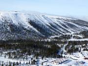 View of the difficult slopes and the freeride area of Hundfjället