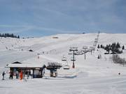 Gentle and wide slopes at the Manant chairlift