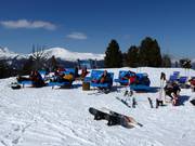 Free sun loungers in the ski resort