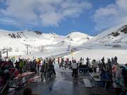 Winding down your ski day on the sun terrace