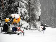 Numerous snow cannons ensure white slopes.